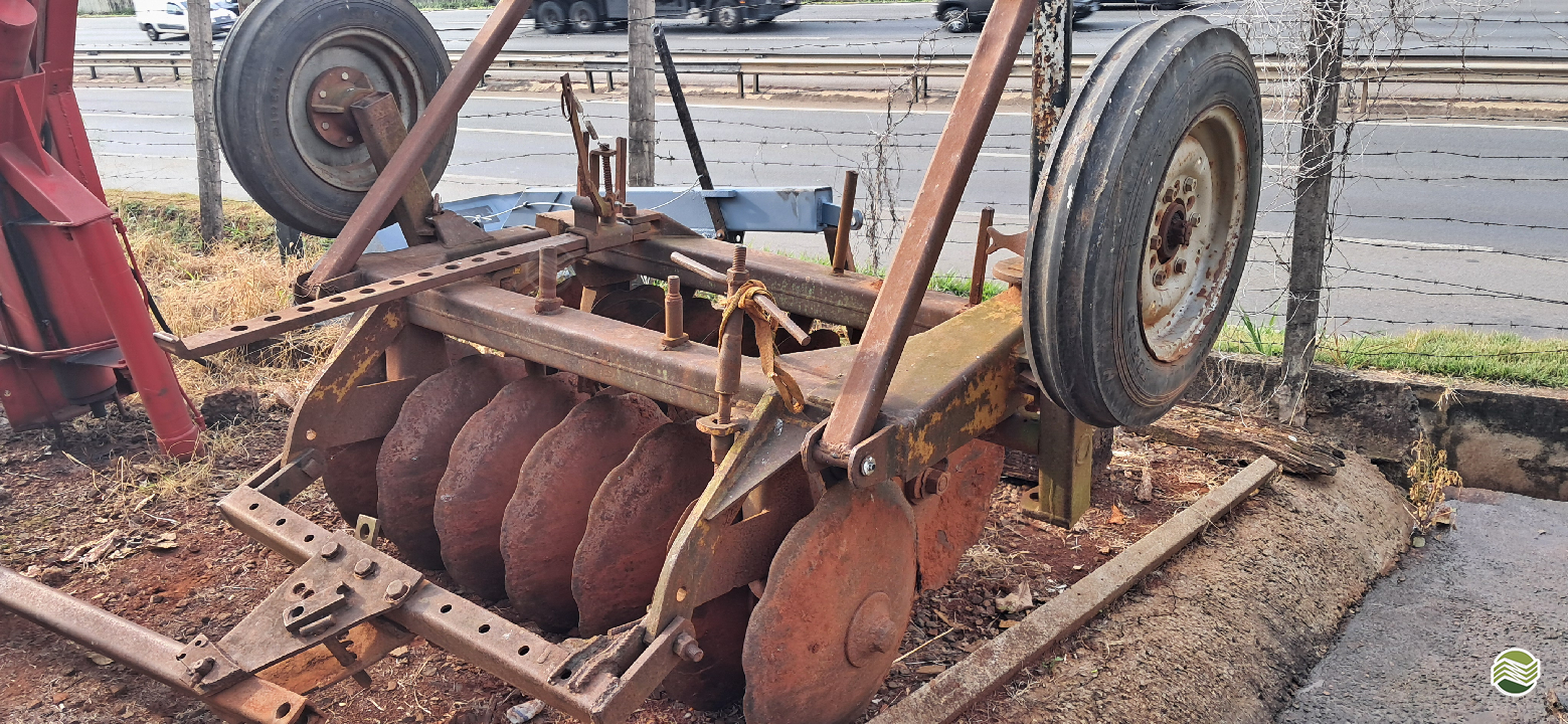 IMPLEMENTOS AGRICOLAS GRADE ARADORA ARADORA 14 DISCOS Sumaré Máquinas e Veículos SUMARE SÃO PAULO SP